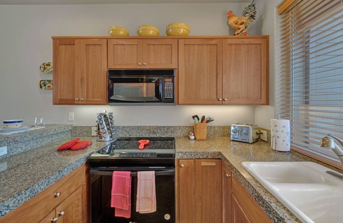 Redmond Condo | TreeTops Hide Out- Close to the Splash Park