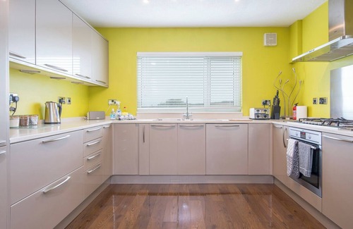 Lydstep Cottage | Treetops, Holiday Cottage Lydstep, Sleeps 8, 4 bedrooms, bathrooms