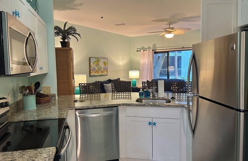 Hilton Head Condo | TREETOPS/OB SHORT WALK TO THE BEACH-3 POOLS/TENNIS COURTS COLIGNY AREA SLEEPS 6