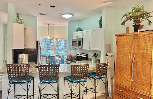 Hilton Head Condo | TREETOPS/OB SHORT WALK TO THE BEACH-3 POOLS/TENNIS COURTS COLIGNY AREA SLEEPS 6
