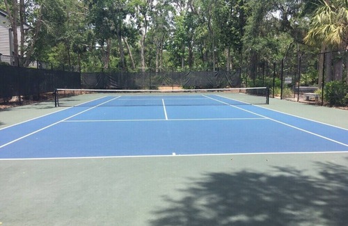 Hilton Head Condo | TREETOPS/OB SHORT WALK TO THE BEACH-3 POOLS/TENNIS COURTS COLIGNY AREA SLEEPS 6