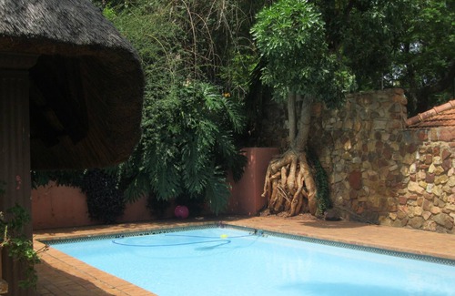 Muckleneuk House | TreeTops & Treats Guest House