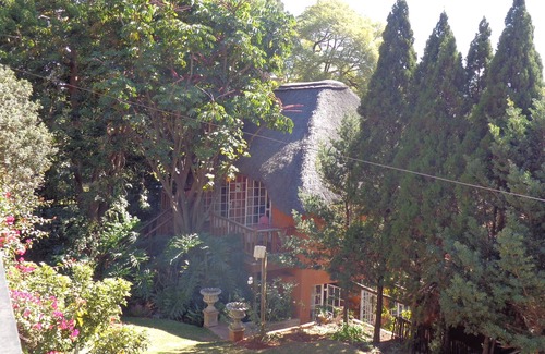 Muckleneuk House | TreeTops & Treats Guest House