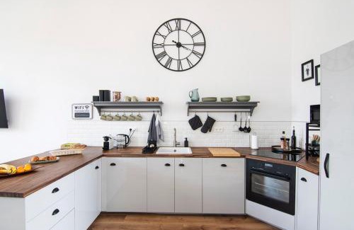 Saint-Severin House | Treize Maison B-2 bed house in centre of Saint Severin