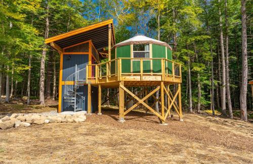 Lake George Hotel | Trekker, Treehouses cabins and lodge rooms