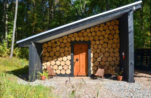 Lake George Hotel | Trekker, Treehouses cabins and lodge rooms