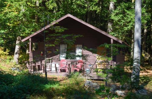 Lake George Hotel | Trekker, Treehouses cabins and lodge rooms
