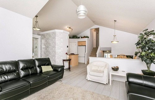Southwest Edmonton House | Trelle - Central AC, Fenced Yard, & Garage