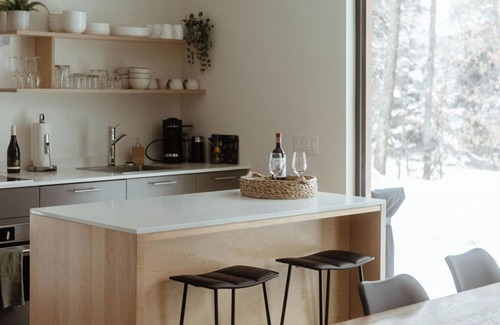 Lac Superieur Village House | Tremblant-Scandinavian Lodge with private hot tub & sauna