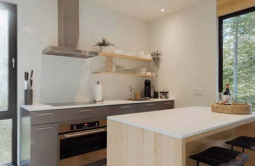 Lac Superieur Village House | Tremblant-Scandinavian Lodge with private hot tub & sauna