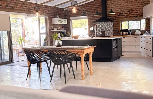 Still Bay House | Tremendous family-pet friendly, Stilbaai home