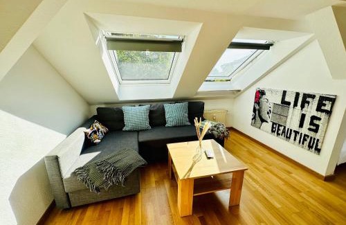 Sud Apartment | Trendige Dachgeschosswohnung in Connewitz - 3 Schlafbereiche - Platz für bis zu 5 Personen - tolle Lage und öffentliche Verkehrsmittel