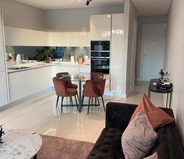Houghton Estate Apartment | Trendy 2-bed 2-bath Apartment