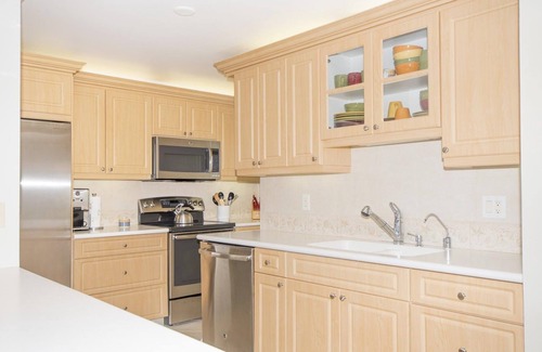 Marco Island Condo | Trendy 2 Bed Beachfront with Soothing Gulf Views