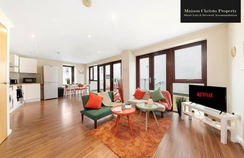 Stratford Apartment | Trendy 2BR Apartment With Large Terrace Near Canary Wharf, Excel, O2 & Stratford
