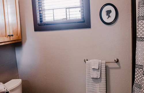 Salina Apartment | Trendy 3-Bedroom Extended Stay