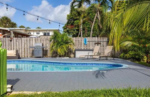 Fort Lauderdale Villa | Trendy 3-bedroom villa with saltwater pool and yard