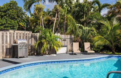Fort Lauderdale Villa | Trendy 3-bedroom villa with saltwater pool and yard