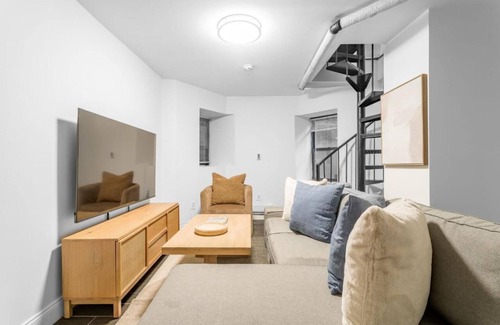 Chelsea Apartment | Trendy 3Bedroom 2Bath Escape Near Hudson River Park & The High Line