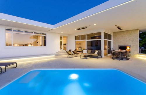 Camps Bay Villa | Trendy 50s villa, Camps Bay Beach within walking distance