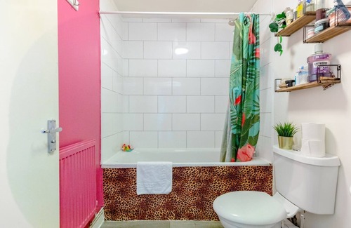 Hackney Wick Apartment | Trendy & Artistic Loft Hideaway, Hackney Wick!
