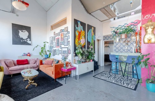 Hackney Wick Apartment | Trendy & Artistic Loft Hideaway, Hackney Wick!