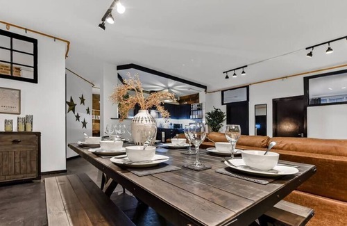 Victoria Apartment | Trendy, Arty, 3BR in Heart of Hipster Hackney!