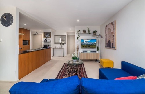 Braddon Apartment | Trendy Braddon 1-Bed Apartment with Lush Courtyard