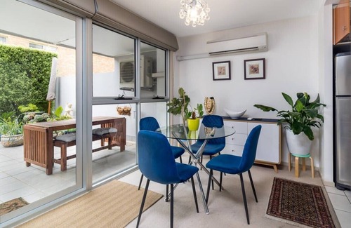 Braddon Apartment | Trendy Braddon 1-Bed Apartment with Lush Courtyard