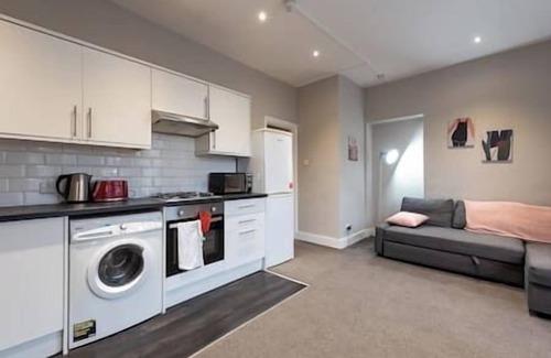 Walworth Apartment | Trendy Central London Apartment (WRA)