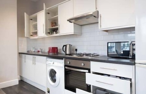 Walworth Apartment | Trendy Central London Apartment (WRA)