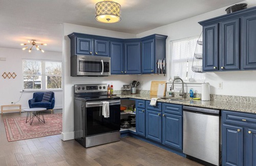 Highland Park Cottage | Trendy Downtown Cottage - 3BR, Pets Welcome!