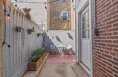 Northern Liberties House | Trendy Family Friendly Northern Liberties Retreat