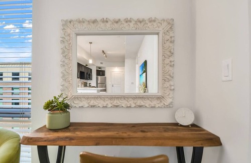 Lake Eola Heights Apartment | Trendy Gateway | by Lake Eola | Free Parking