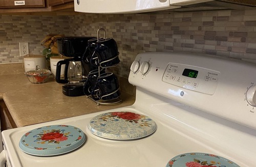 Coffeyville House | Trendy home with a scenic back porch, fish, golf and more