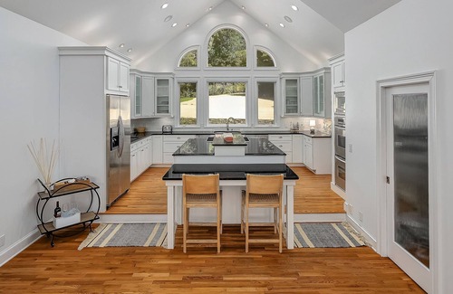Arley House | Trendy Lakeside Retreat-Screened Bar, Large Dock, Kayaks