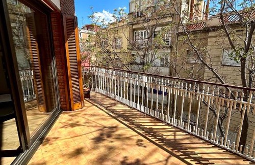 El Camp de l'Arpa del Clot Apartment | Trendy Large apartment Sagrada Familia Park Guell