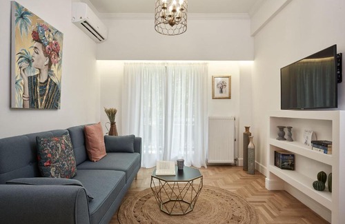 Koukaki Apartment | Trendy Living in Koukaki