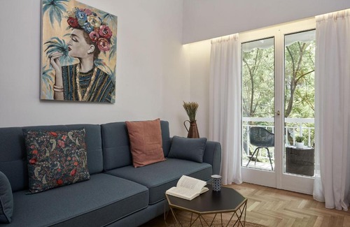 Koukaki Apartment | Trendy Living in Koukaki