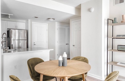 North Bethesda Apartment | Trendy North Bethesda 2BR w/W/D, Pool & Gym, nr Metro, by Blueground
