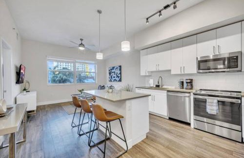 Midtown Apartment | Trendy One Bedroom Getaway Steps from Biscayne