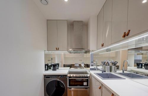 Porte-Dauphine Apartment | Trendy ,quit and chic