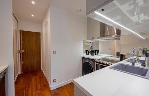 Porte-Dauphine Apartment | Trendy ,quit and chic
