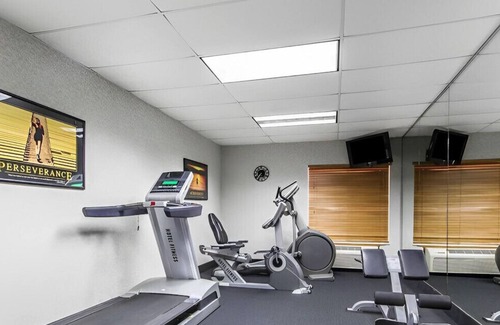 Owatonna House | Trendy Sanctuary for Your Lovely Crew!Free WiFi