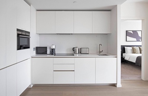 South Bank Apartment | Trendy South Bank 1BR w/Pool, Gym & Concierge, nr Tube, by Blueground