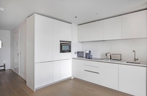 South Bank Apartment | Trendy South Bank 1BR w/Pool, Gym & Concierge, nr Tube, by Blueground