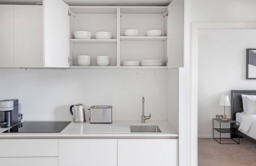 South Bank Apartment | Trendy South Bank 1BR w/Pool, Gym & Concierge, nr Tube, by Blueground
