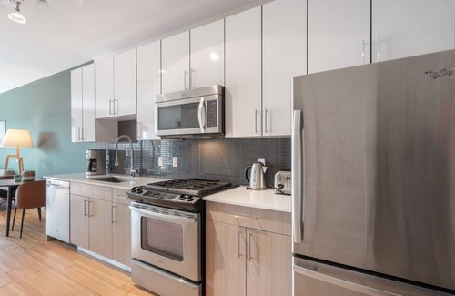 D Street - West Broadway Apartment | Trendy South Boston 1BR w/Gym, W/D, Doorman near the T by Blueground