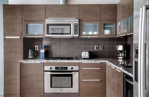 South Lake Union Apartment | Trendy South Lake Union 1BR w/W/D & Gym, Walkable Area, by Blueground