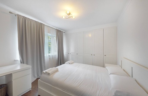 Ealing Broadway Apartment | Trendy Spacious 2 BDR Flat in Ealing